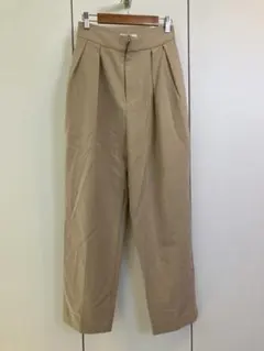 ローズバッド　ベージュパンツ