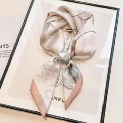 最安値；花柄シルク風スカーフ 70cmx 70cm