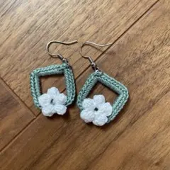 ハンドメイド 花モチーフ ピアス