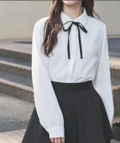 【着用1回のみ】リボン付きホワイト長袖シャツ Sサイズ