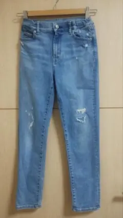 ユニクロUNIQLO　ダメージ加工　デニムパンツ　140