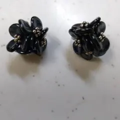 【新品・未使用】 フェリシモ 黒の花形クリップ式イヤリング