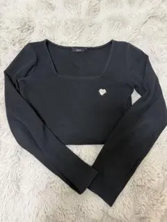 EMODI ブラック クロップド長袖Tシャツ