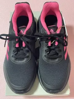 新品 未使用 箱タグ付き アディダス スニーカー 23.5 ブラック ピンク