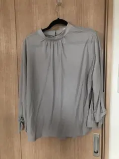 スタンドカラーのブラウス！　XLサイズ　グレーベージュ