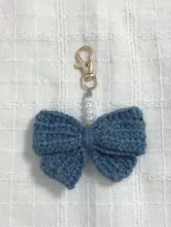 リボン　編み物　キーチェーン　チャーム　キーホルダー 編み込みリボンチャームキーホルダー - ショップ mulan-crochet