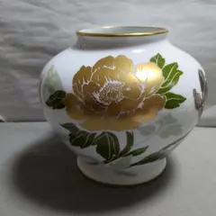 希少♦️大倉陶園　ヴィンテージ♦️金彩 装飾 白地に赤花♦️大型花瓶♦️補償付 送料込 希少♦️大倉陶園 ヴィンテージ♦️金彩 装飾 白地に赤花