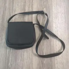 シンプル ブラック ショルダーバッグ　レザー　黒のサムネイル