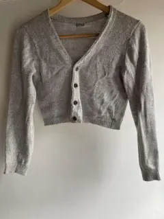 グレー ボタン付き クロップドカーディガン