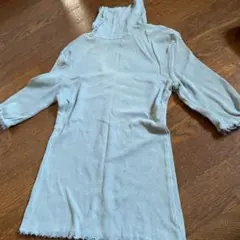 水色のトップス