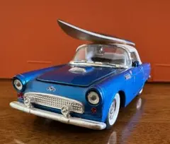 クラシックカー　サンダーバード　サーフボード付き