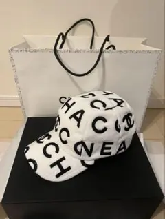 【新品　未使用】　CHANEL ココビーチ　キャップ　シャネル　白　黒　帽子のサムネイル