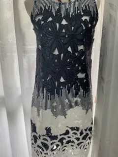 黒と白の花柄レース生地