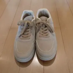 ベージュ ローカット スニーカーのサムネイル