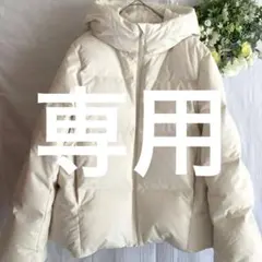 ユニクロ　シームレスダウンパーカ　オフホワイト　Sサイズのサムネイル