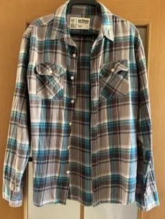 チェック柄ネルシャツ