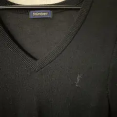 vネックニット