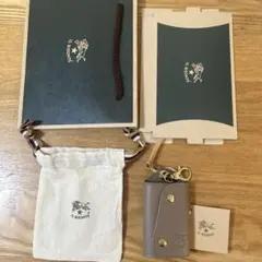 【新品未使用】IL BISONTE レザーキーケース　グレー