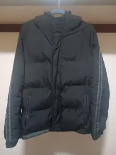 フード付き ブラックダウンジャケット