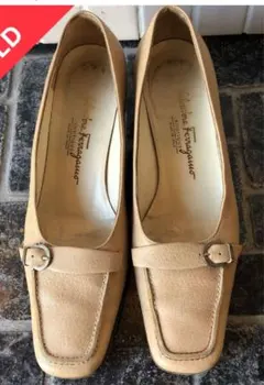 フェラガモ パンプス  サイズ7  ベージュ  ローファー
