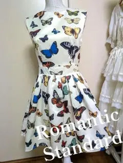 【Romantic Standard】蝶々柄 ノースリーブひざ丈ワンピースのサムネイル