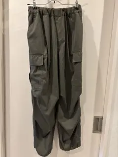 カーゴパンツ カーキ色 ドローコード付き しまむら