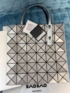 BAO BAO ISSEY MIYAKEシルバートートバッグ サイズ：34×34