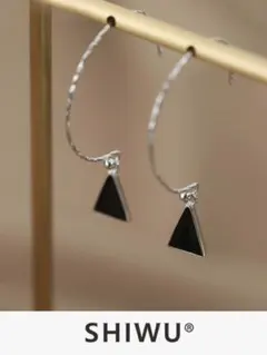 ピアス/イヤリング ちっちゃい三角形