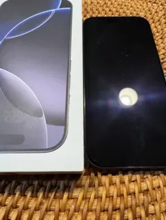 iPhone 16 Proブラックチタニウム SIMフリー US版