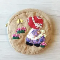★ハンドメイドパッチワーク丸型ミニポーチ♡小銭入れ♡お散歩スーちゃん♡ベージュ★
