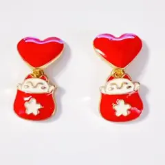 ネコ　ピアス