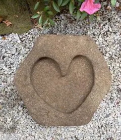 【天然石・石鉢・ハート型石鉢・寄せ植え鉢・多肉植物鉢・小品盆栽鉢・コケ鉢】庭石 天然石・石鉢・ハート型石鉢・寄せ植え鉢・多肉植物鉢・小品盆栽鉢