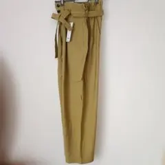 新品・GU タックハイウエストワイドストレートパンツ 　Sサイズ グリーン