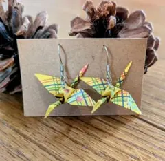 折り紙ピアス　折り鶴　ハンドメイド　一点物