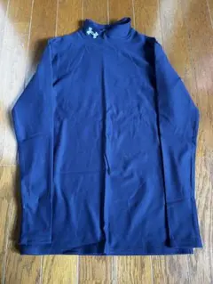 新品級Under Armour インナーシャツ　YLG ネイビー