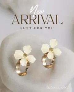 アイボリー☆フラワーデザイン ゴールド ピアス/イヤリング 金属アレルギー対応