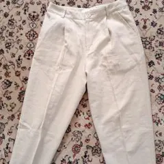 evamevaアイボリー タック入り カジュアルパンツ