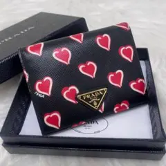 PRADA プラダ　二つ折り財布　サフィアーノ　ハート柄　シリアルのサムネイル
