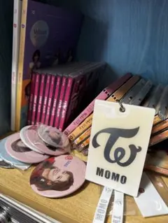 TWICE MOMO キーホルダーフォトカードアルバムセットカードケース缶バッチ