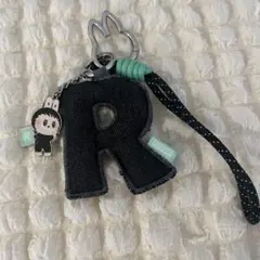 POPMART ラブブ　PIN FOR LOVE イニシャルチャーム【R】