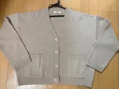 ベージュ ショート丈ニットカーディガン ボタン付き