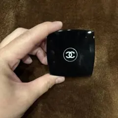 CHANEL ゴールドアイシャドウのサムネイル