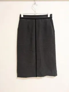ナチュラルビューティーベーシック ダークグレー タイトスカート