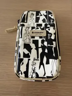 美品 ARTISAN&ARTIST Barbieバービー柄コスメポーチのサムネイル