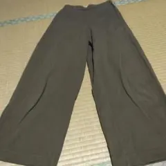 カーキ ワイドパンツ