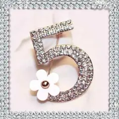 超カワ❤️No.5ブローチ♡ゴールド／ホワイトフラワー