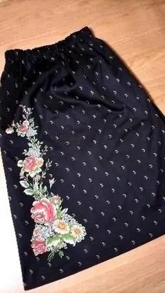 昭和レトロ　スカート　古着　　USED おしゃれ　花柄　黒タイトスカート
