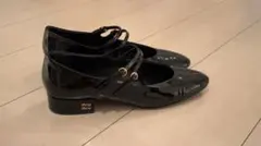 miu miu ブラック ローファー 低ヒールのサムネイル