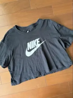 NIKE クロップド丈 Tシャツ ブラック