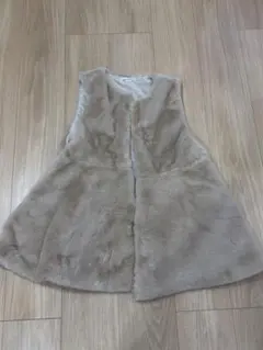 【Laule'a】ベージュ ファー風 ノースリーブベスト フリーサイズ